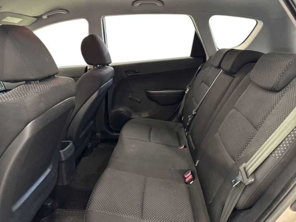 Hyundai i30 2010 Hopea