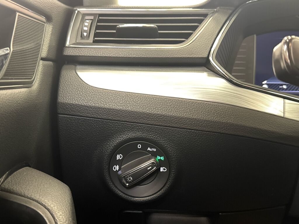 Skoda Superb 2020 Sininen