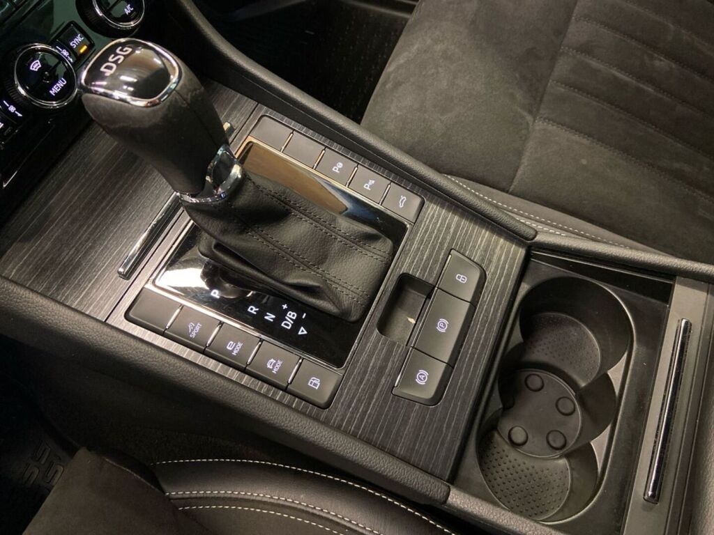 Skoda Superb 2020 Harmaa