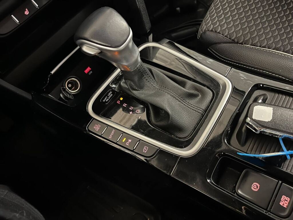 Kia Ceed 2022 Musta