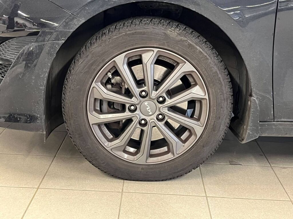 Kia Ceed 2022 Musta