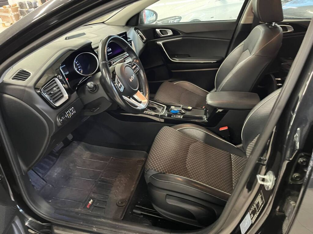 Kia Ceed 2022 Musta