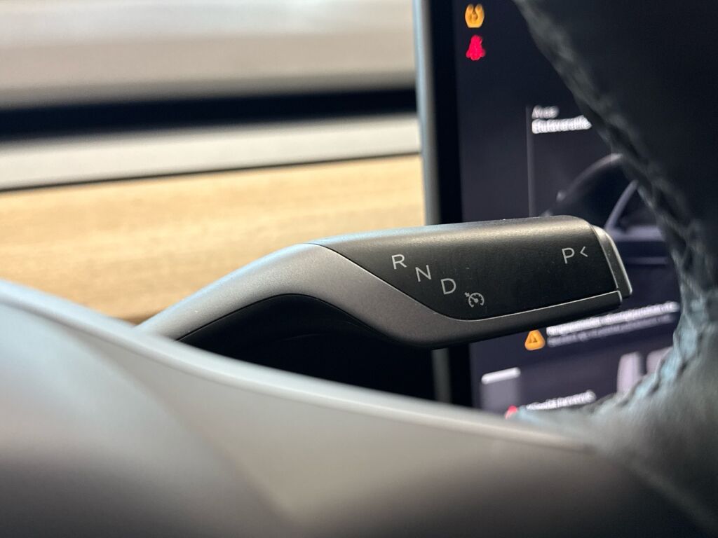 Tesla Model 3 2023 Harmaa