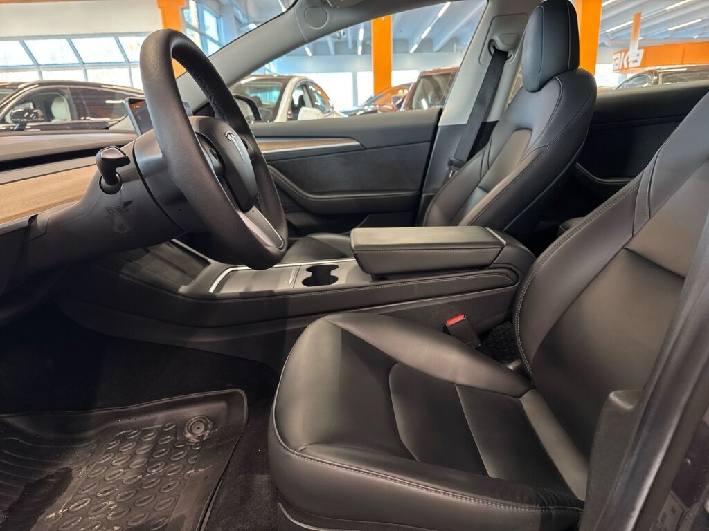 Tesla Model 3 2023 Harmaa