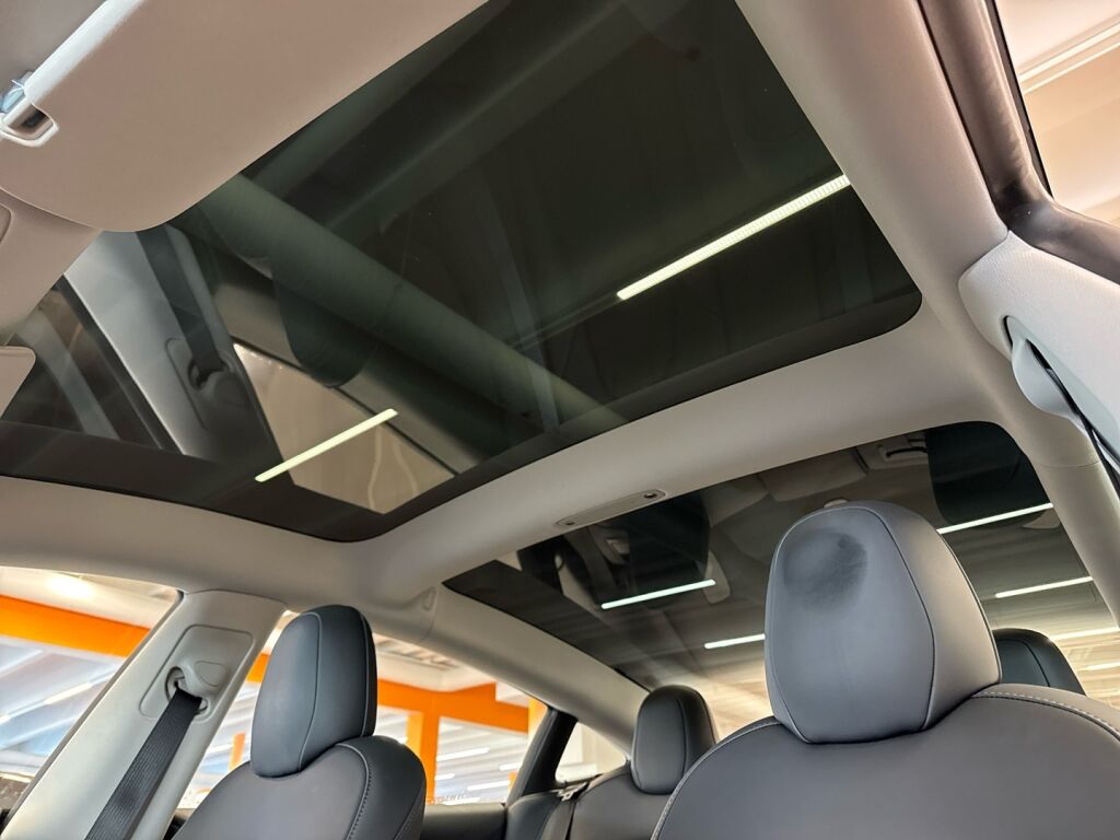 Tesla Model 3 2023 Harmaa