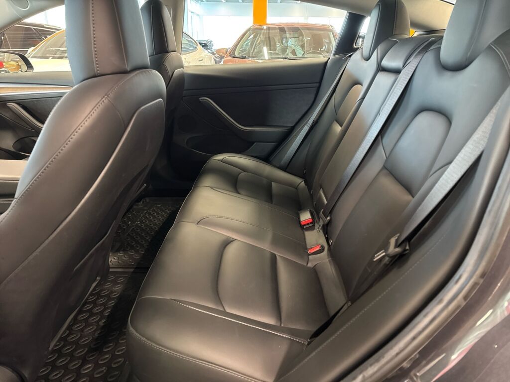 Tesla Model 3 2023 Harmaa