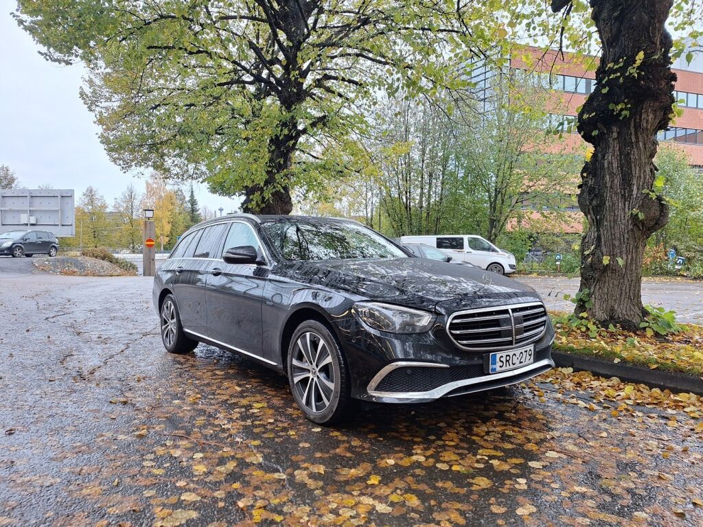 Mercedes-Benz E 2021 Musta
