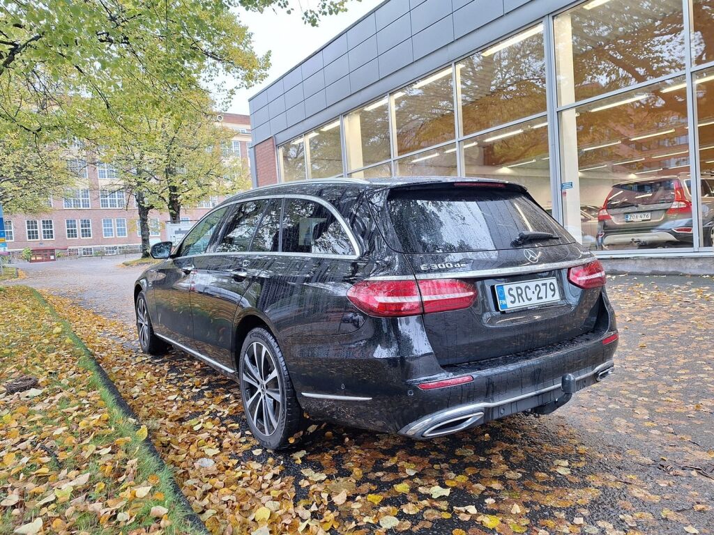 Mercedes-Benz E 2021 Musta
