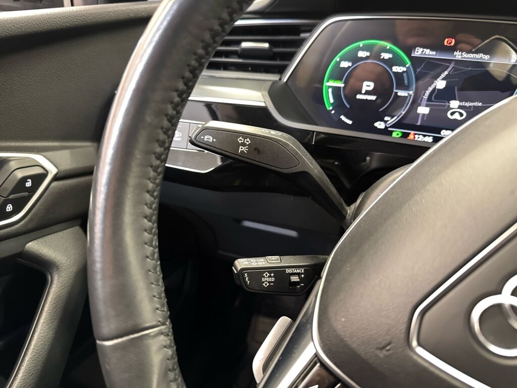 Audi e-tron 2021 Musta