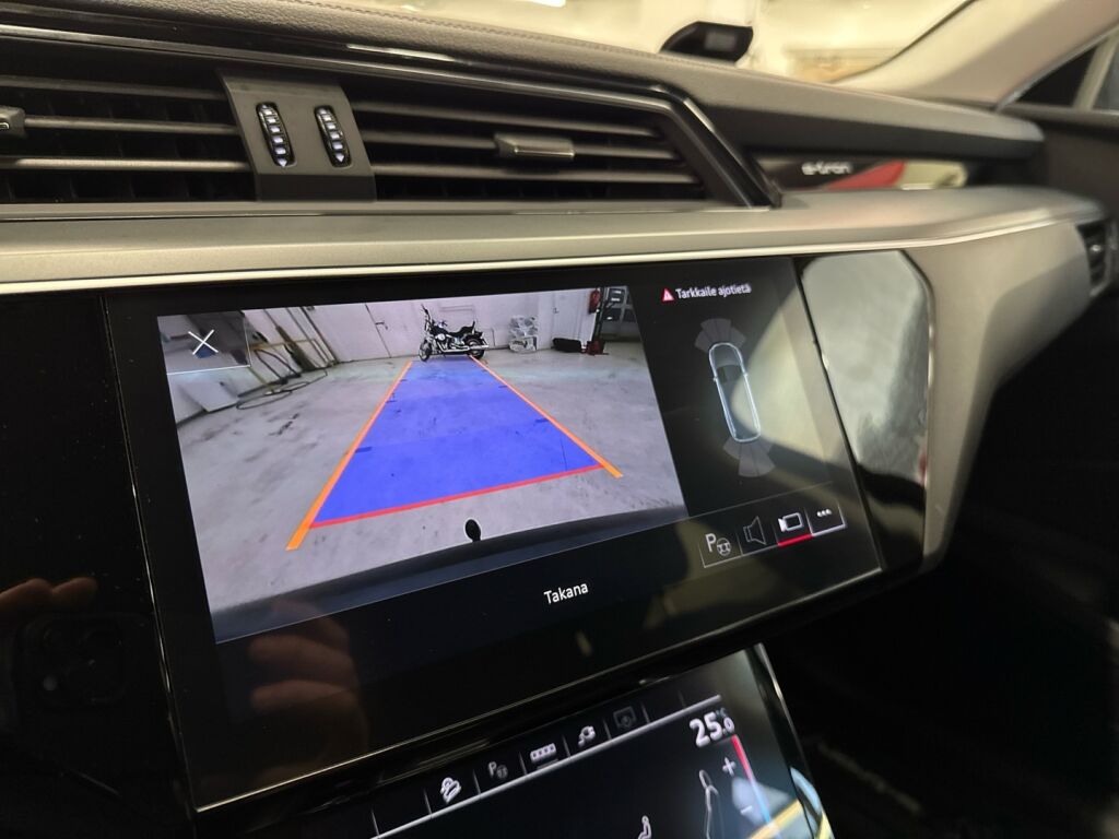 Audi e-tron 2021 Musta