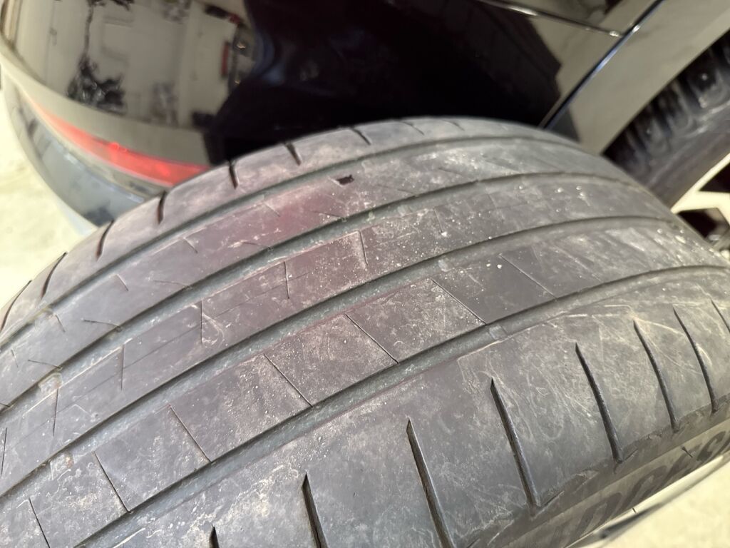 Audi e-tron 2021 Musta