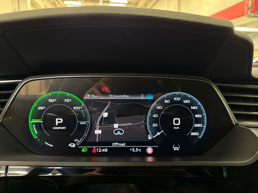 Audi e-tron 2021 Musta