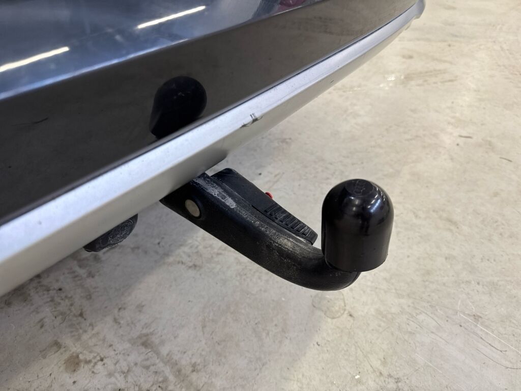 Audi e-tron 2021 Musta