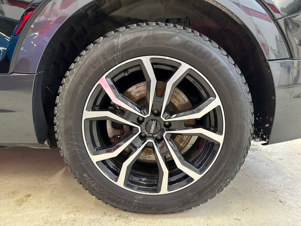 Audi e-tron 2021 Musta