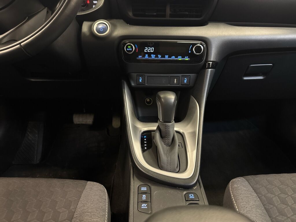 Toyota Yaris 2024 Valkoinen