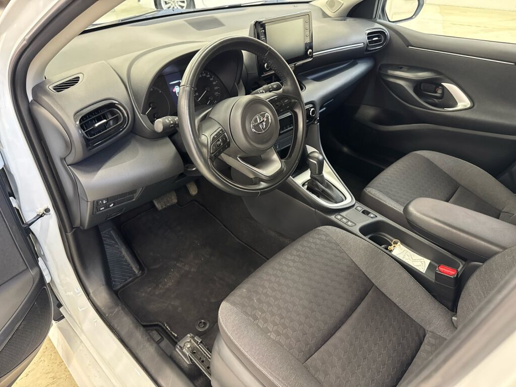 Toyota Yaris 2024 Valkoinen