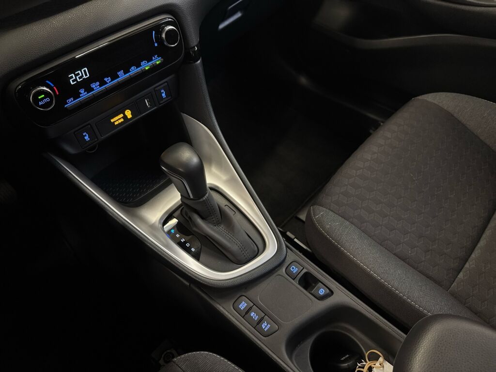 Toyota Yaris 2024 Valkoinen