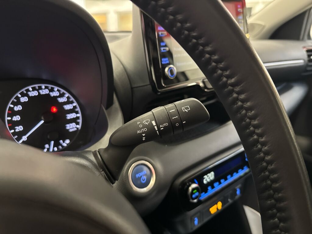 Toyota Yaris 2024 Valkoinen