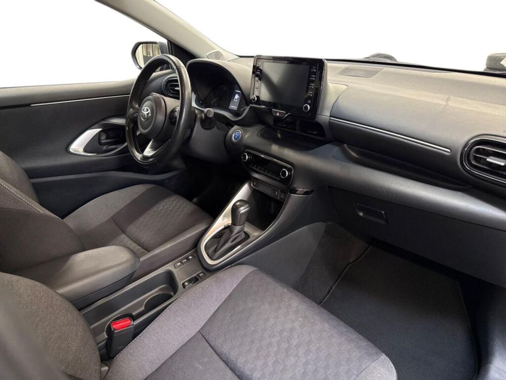 Toyota Yaris 2024 Harmaa