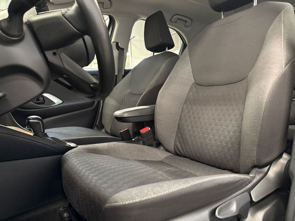 Toyota Yaris 2024 Harmaa