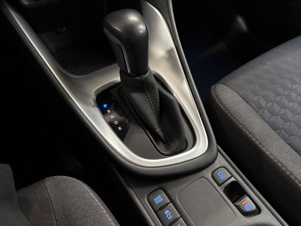 Toyota Yaris 2024 Harmaa