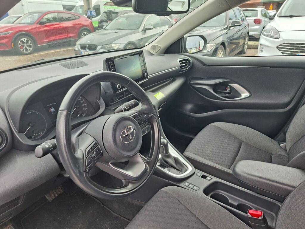 Toyota Yaris 2024 Harmaa