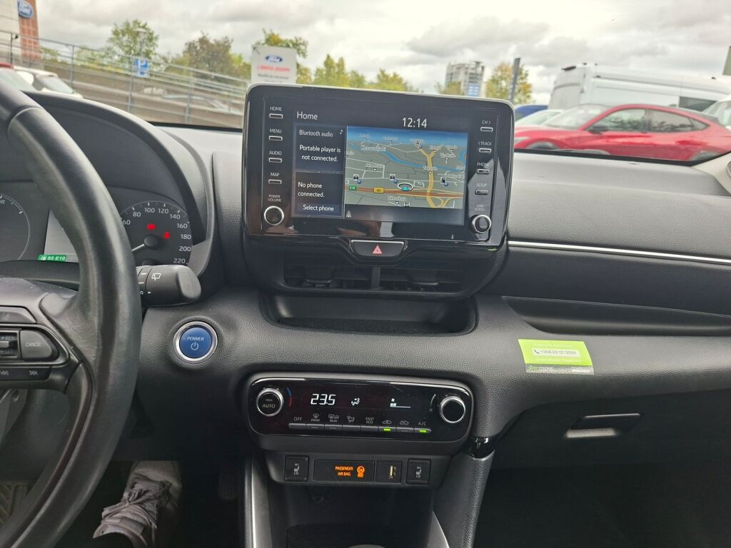 Toyota Yaris 2024 Harmaa