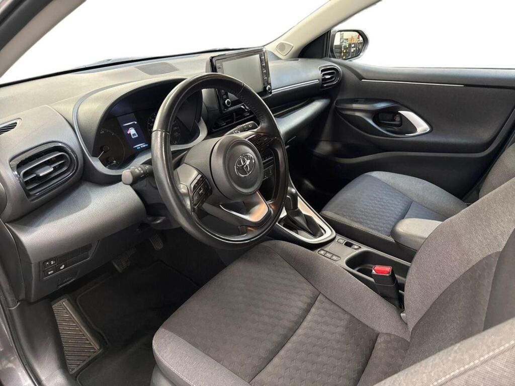 Toyota Yaris 2024 Harmaa