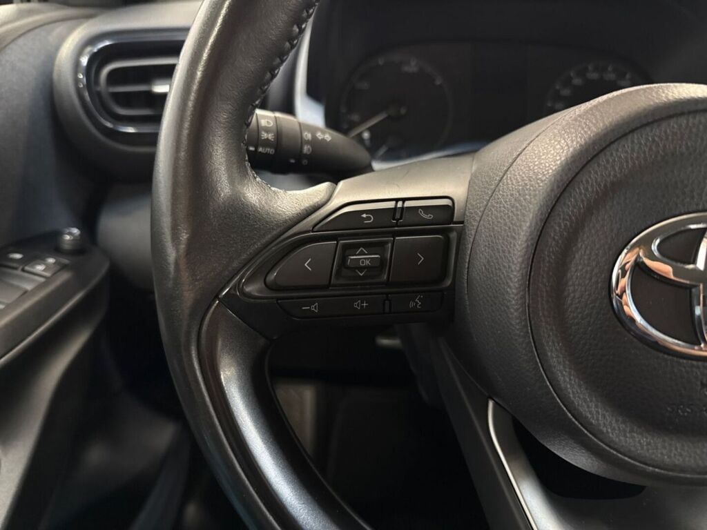 Toyota Yaris 2024 Harmaa