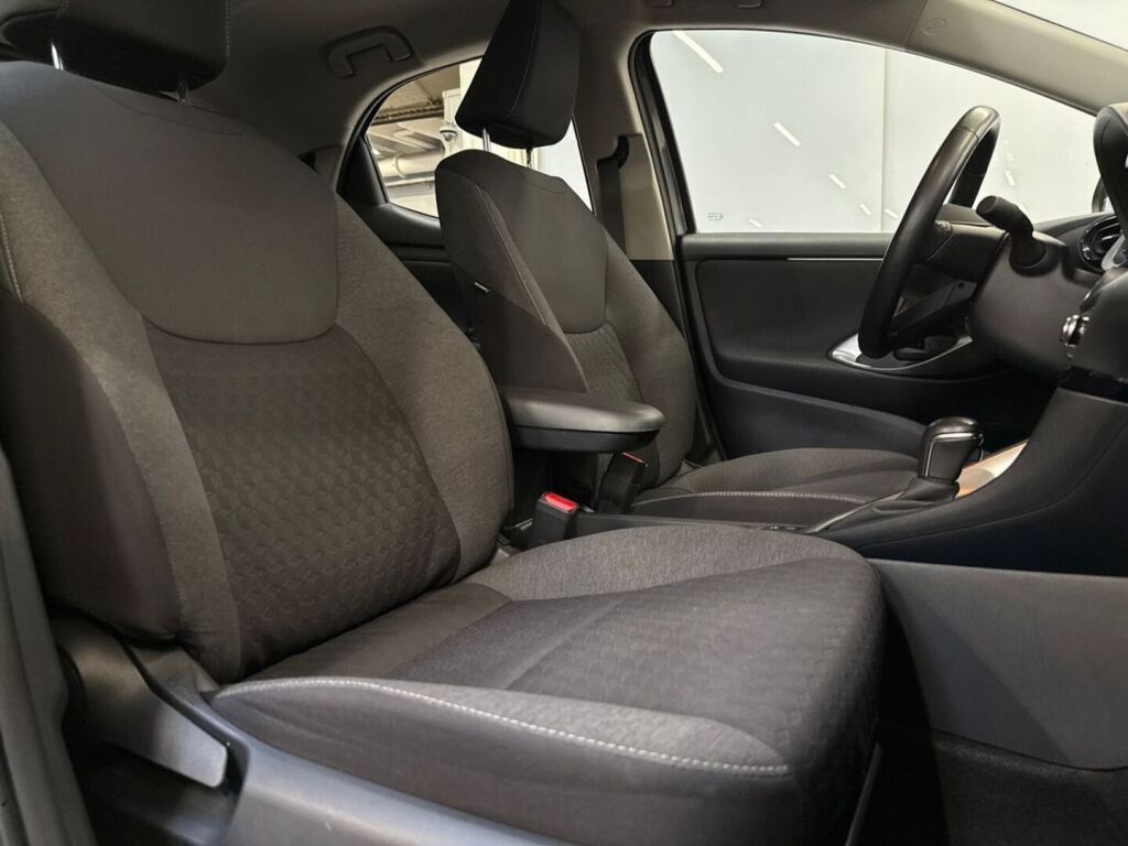 Toyota Yaris 2024 Harmaa