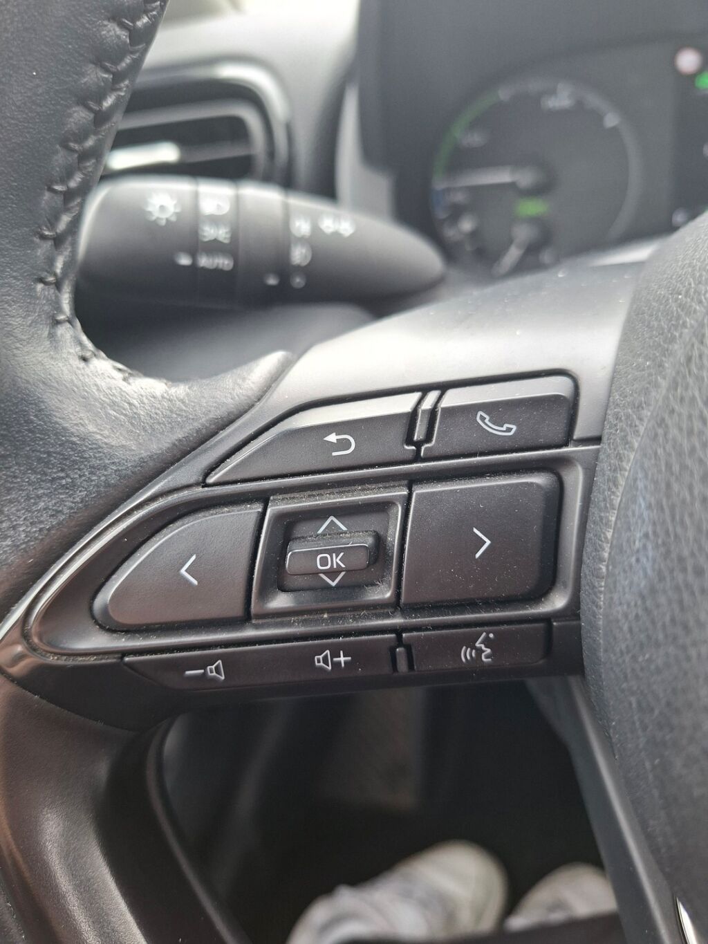 Toyota Yaris 2024 Harmaa