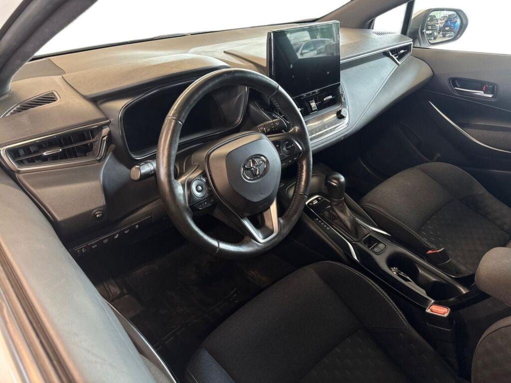 Toyota Corolla 2024 Valkoinen