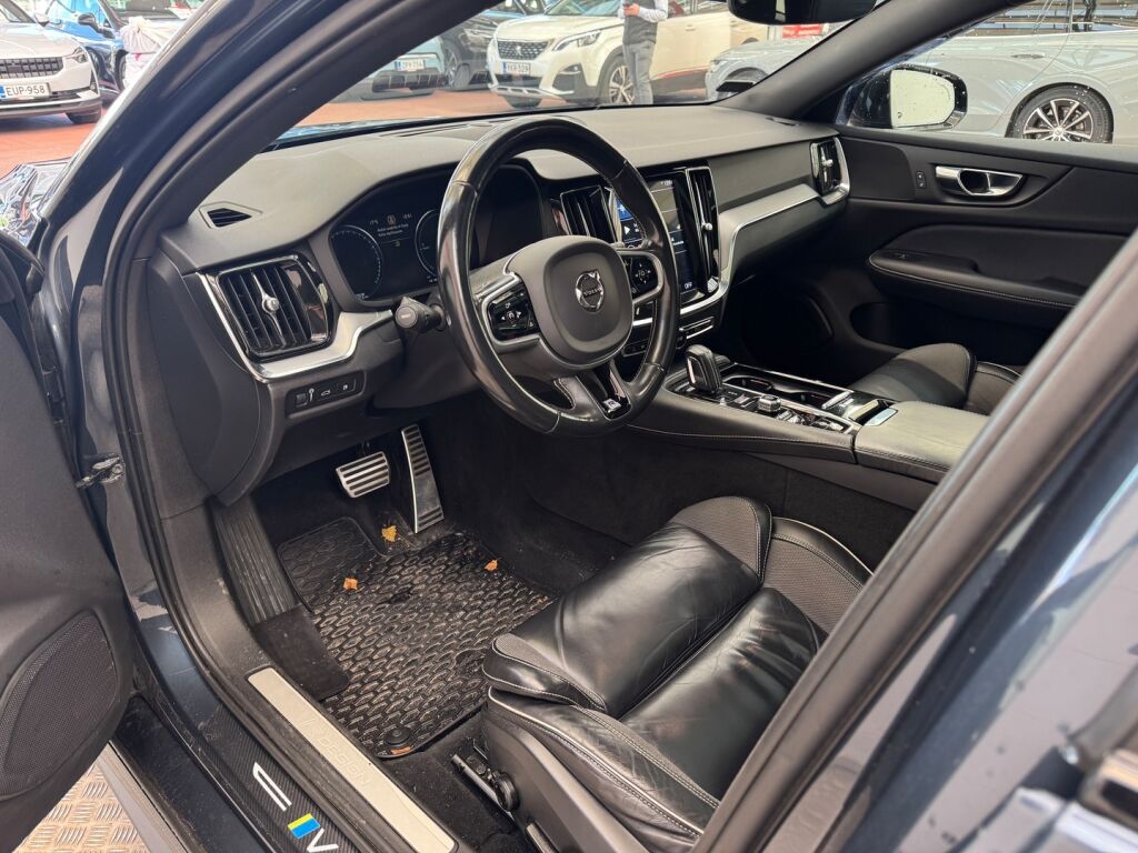 Volvo V60 2020 Sininen