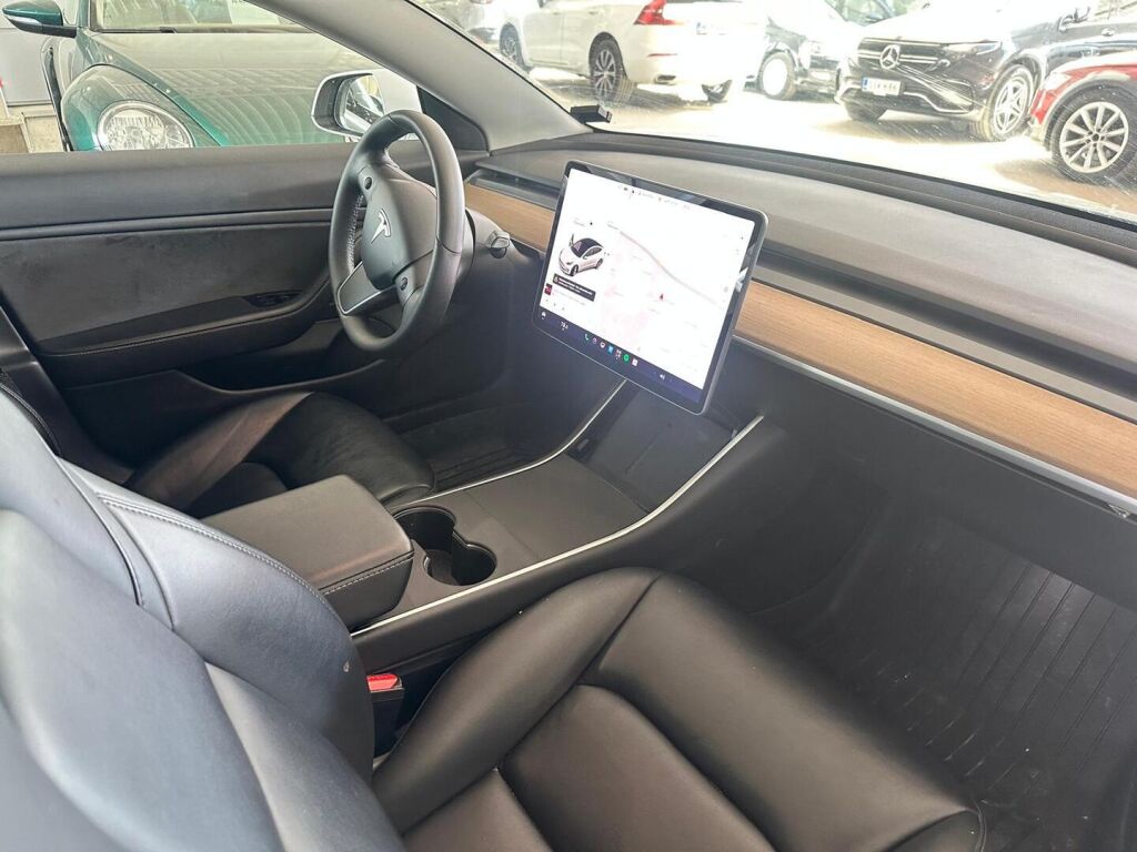 Tesla Model 3 2020 Valkoinen
