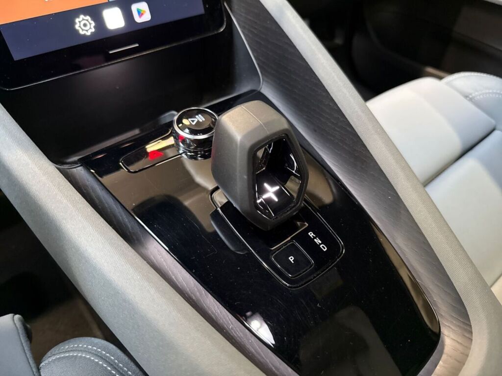 Polestar 2 2023 Musta