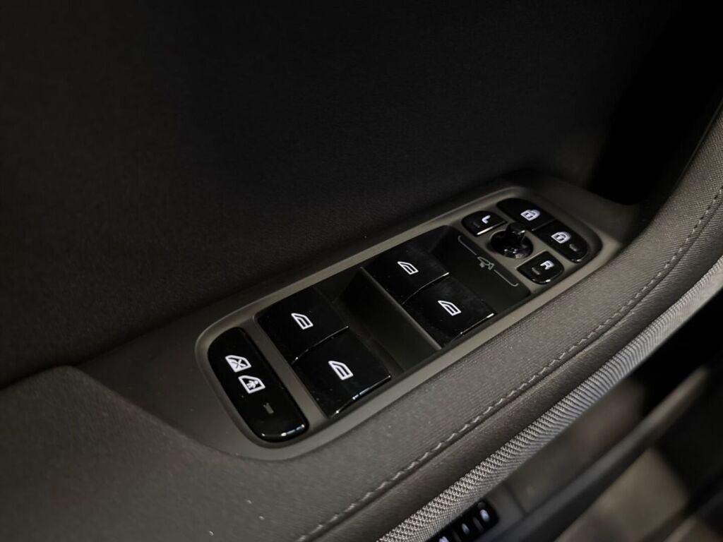 Polestar 2 2023 Musta