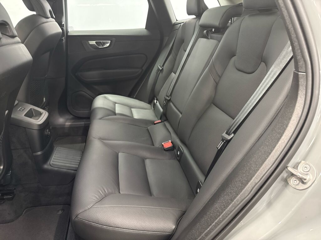 Volvo XC60 2025 Harmaa