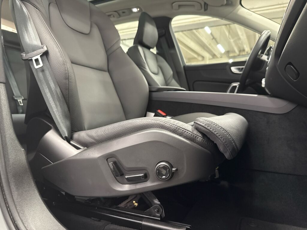 Volvo XC60 2025 Harmaa