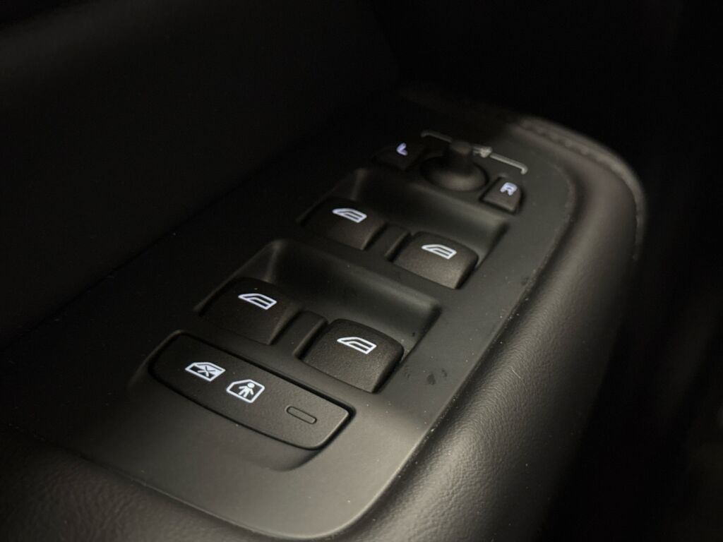 Volvo XC60 2025 Harmaa