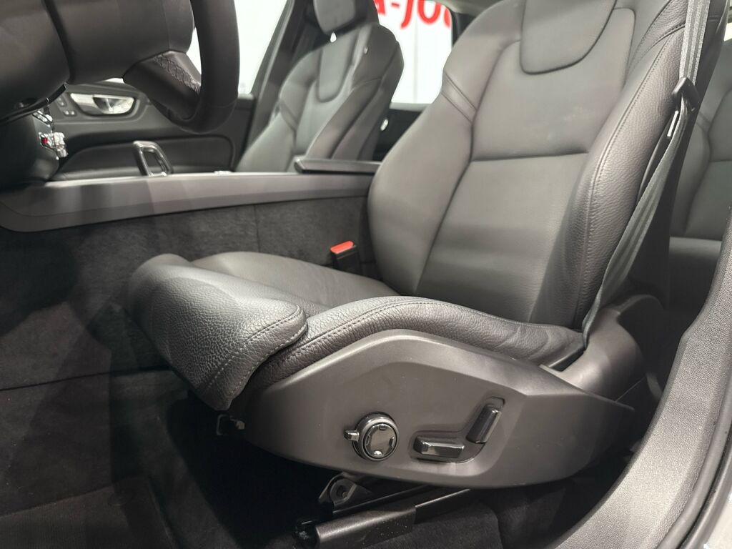 Volvo XC60 2025 Harmaa