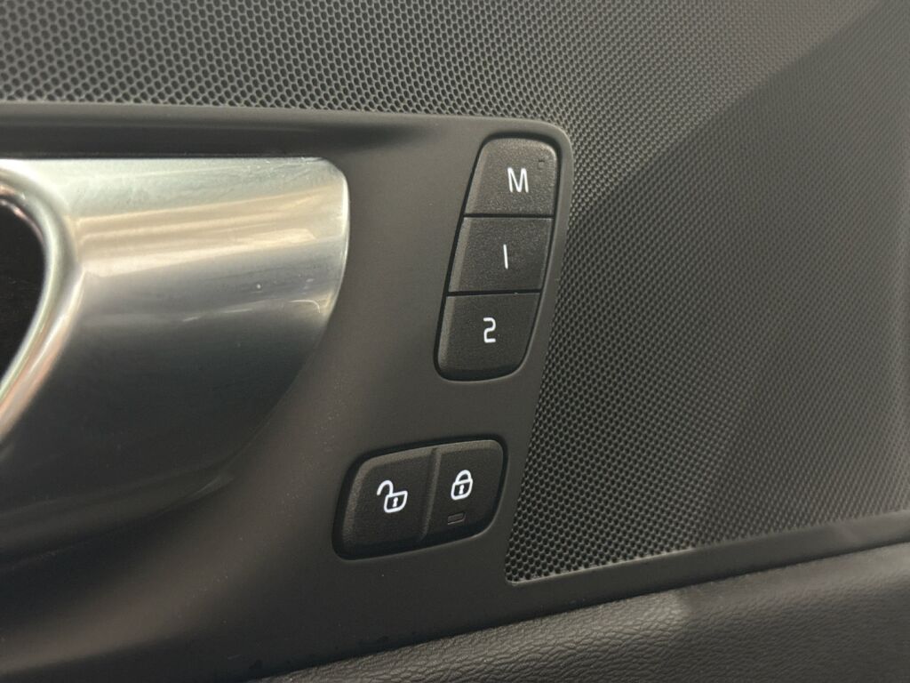 Volvo XC60 2025 Harmaa