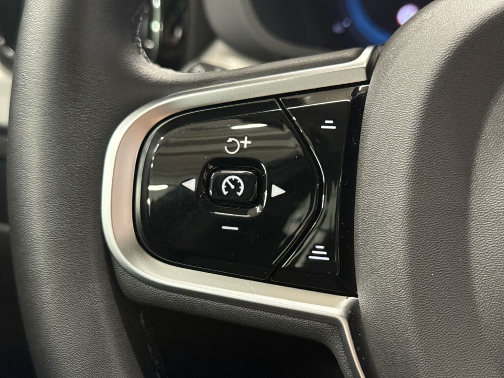 Volvo XC60 2025 Harmaa