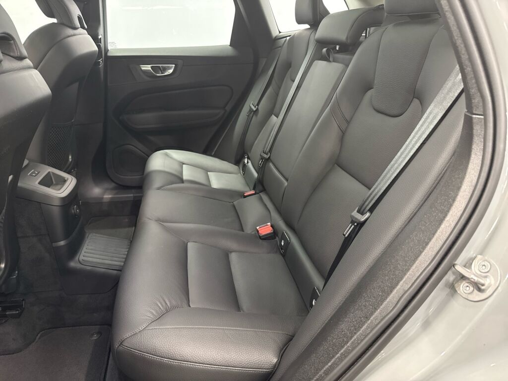 Volvo XC60 2025 Harmaa