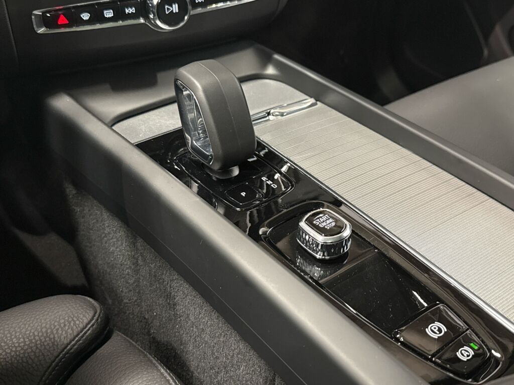 Volvo XC60 2025 Harmaa