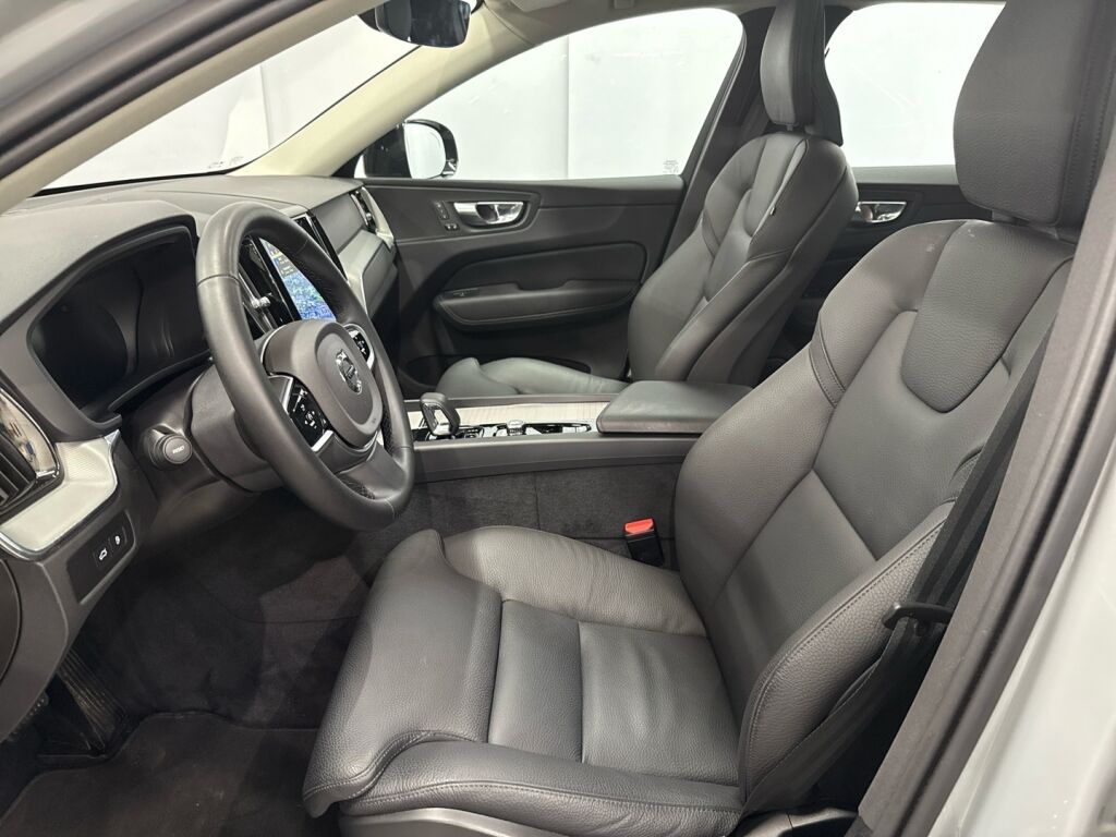 Volvo XC60 2025 Harmaa