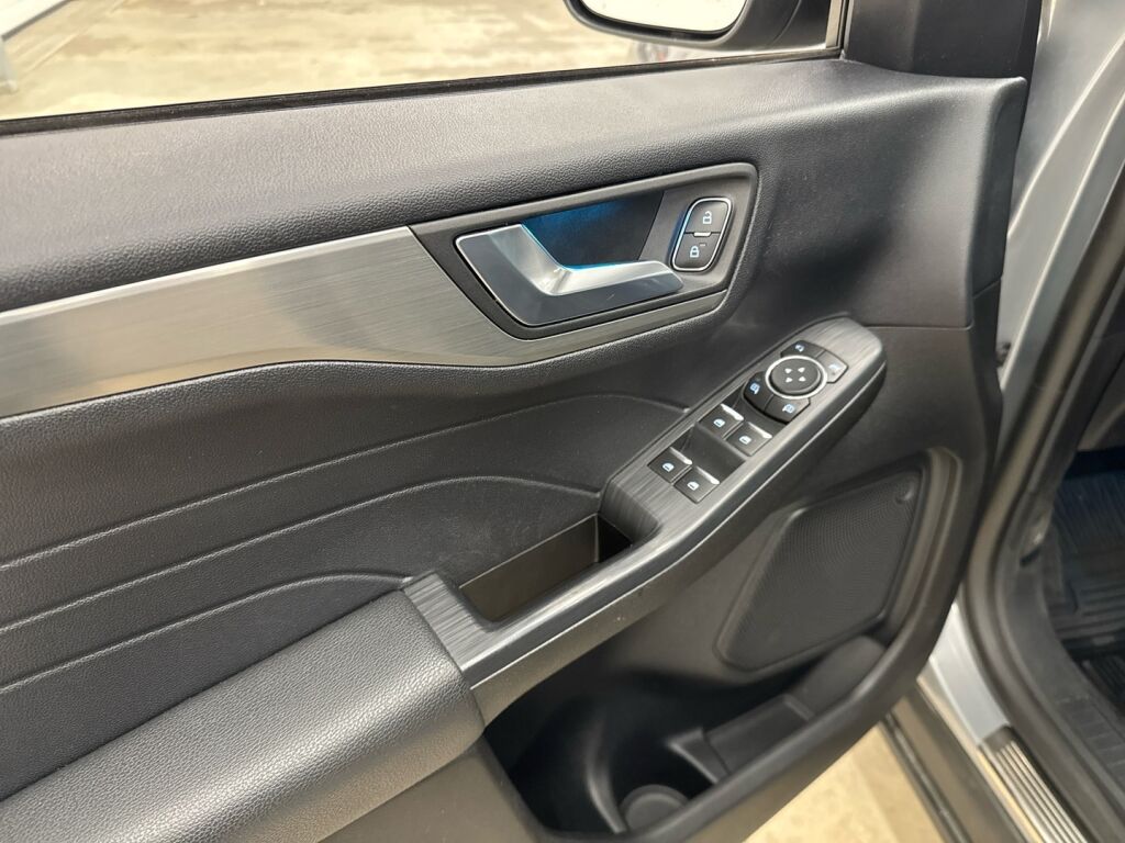 Ford Kuga 2022 Harmaa