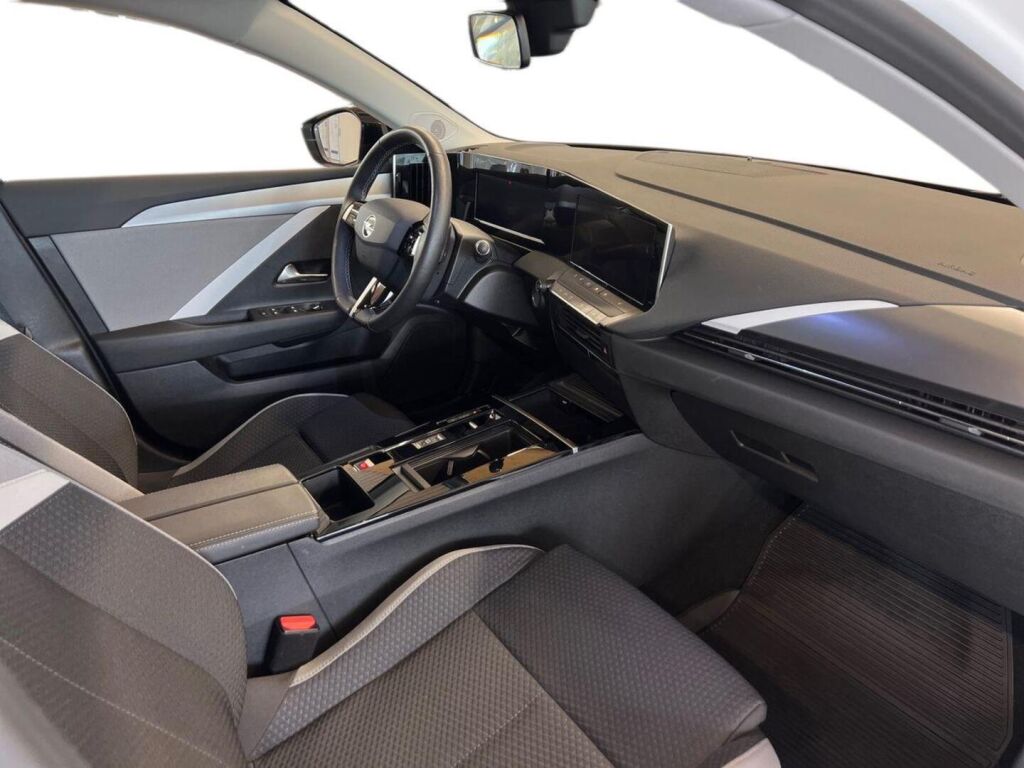 Opel Astra 2024 Valkoinen