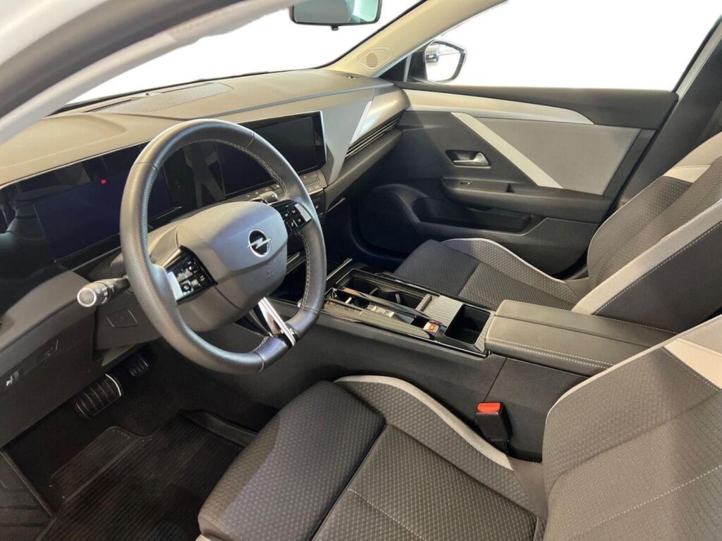 Opel Astra 2024 Valkoinen