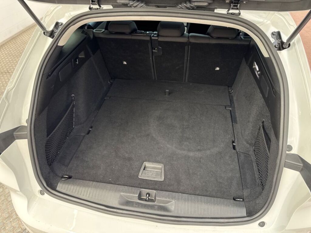 Opel Astra 2024 Valkoinen