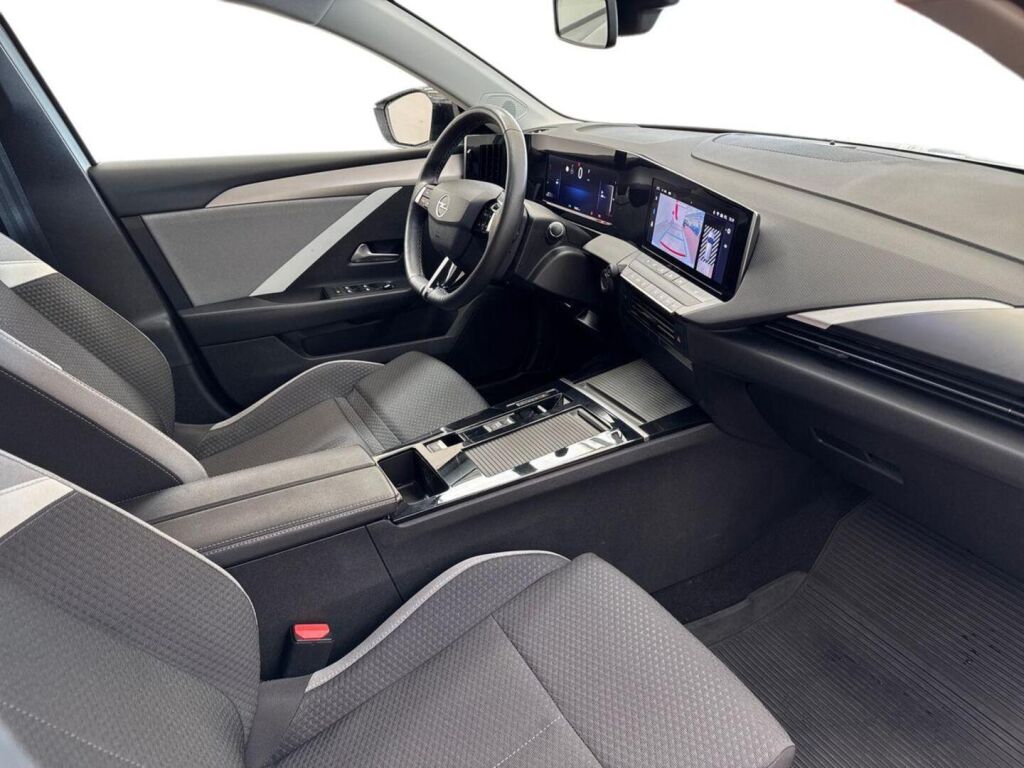 Opel Astra 2024 Valkoinen